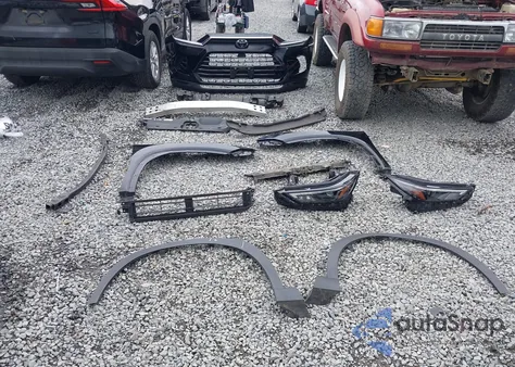 2024 Toyota Grand Highlander Hybrid Xle z USA, uszkodzony, nr VIN 5TDACAB58RS014197